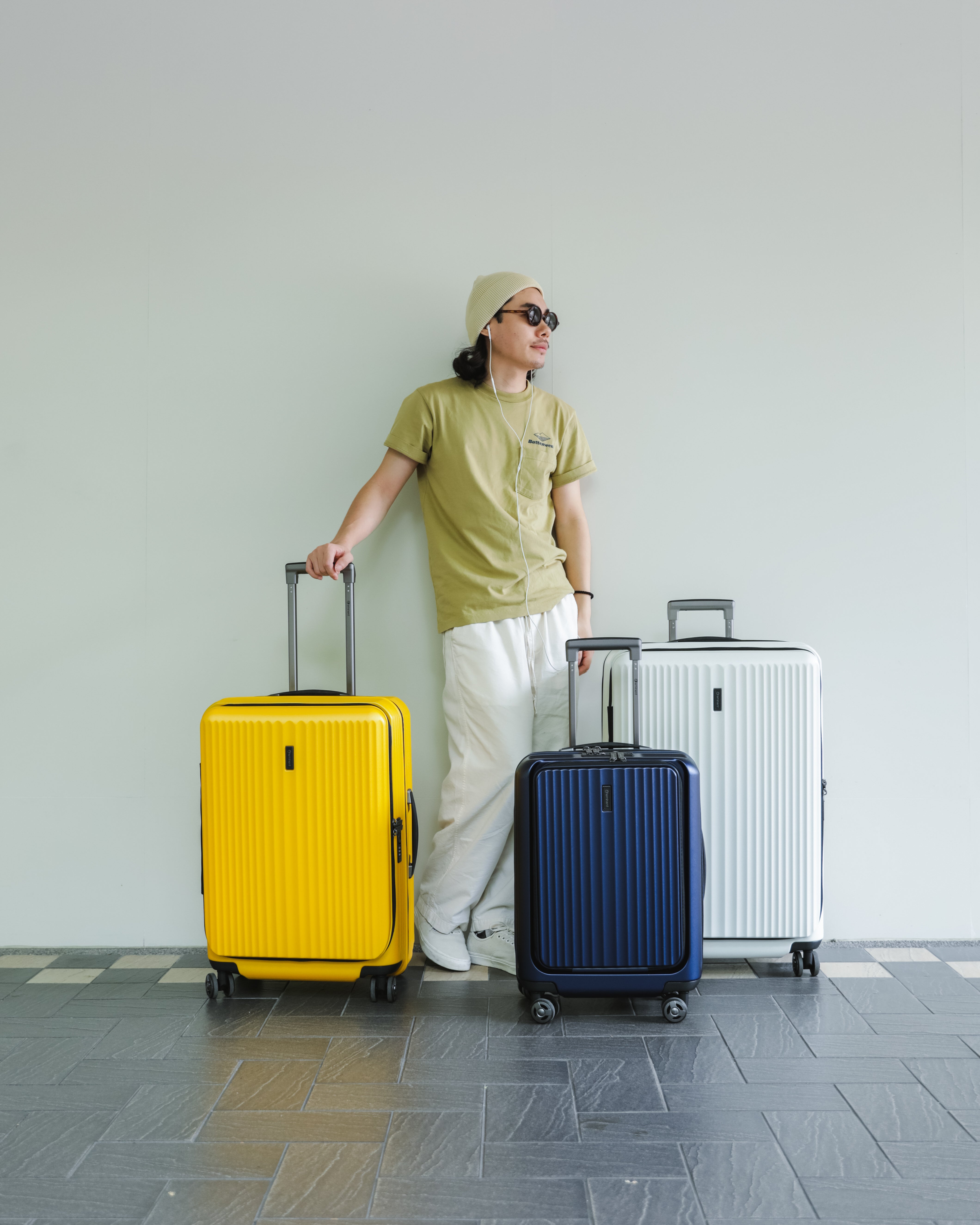 HOW TO HANDLE MULTIPLE ROLLING SUITCASES