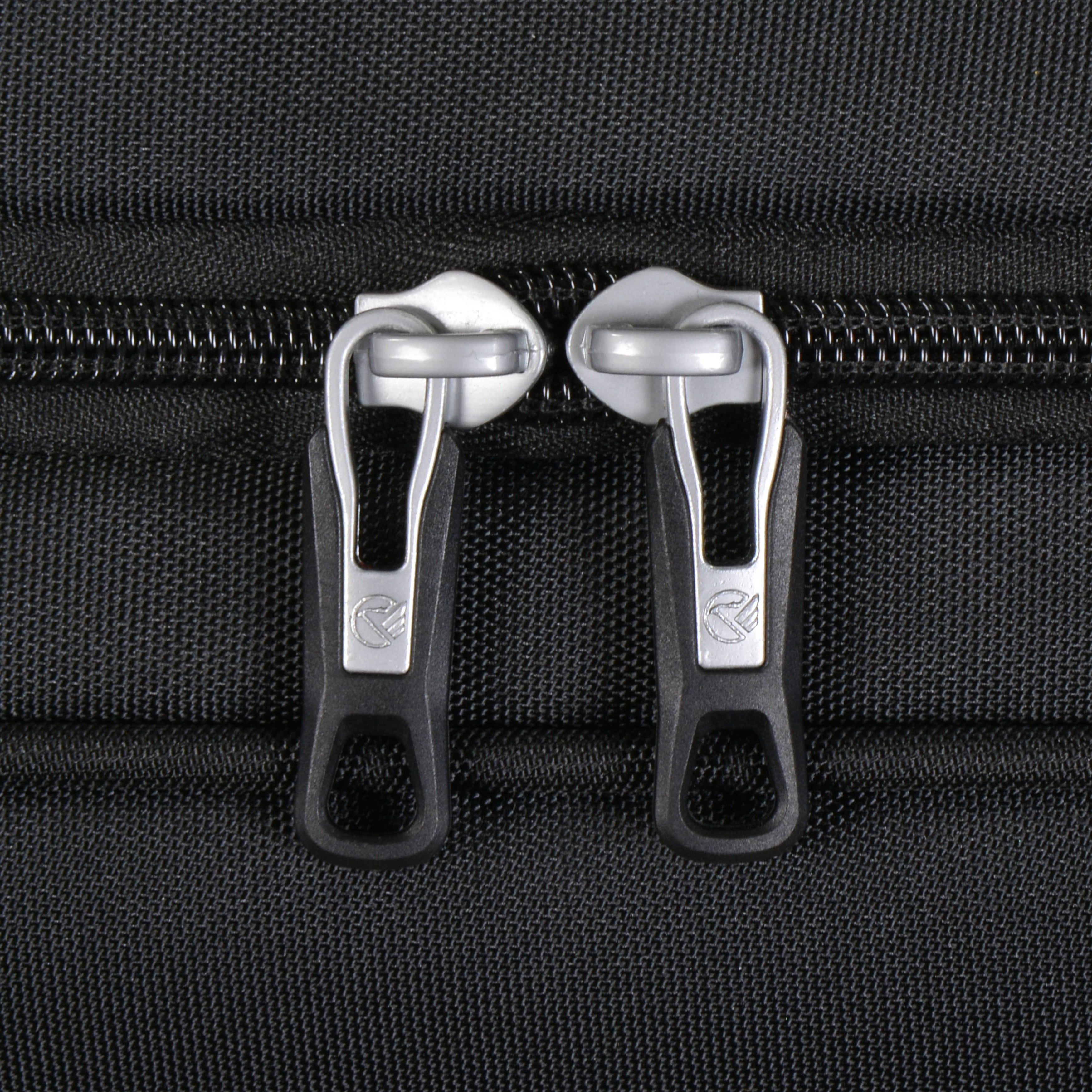 DISCOVER THE SECRET BEHIND LUGGAGE ZIPPERS