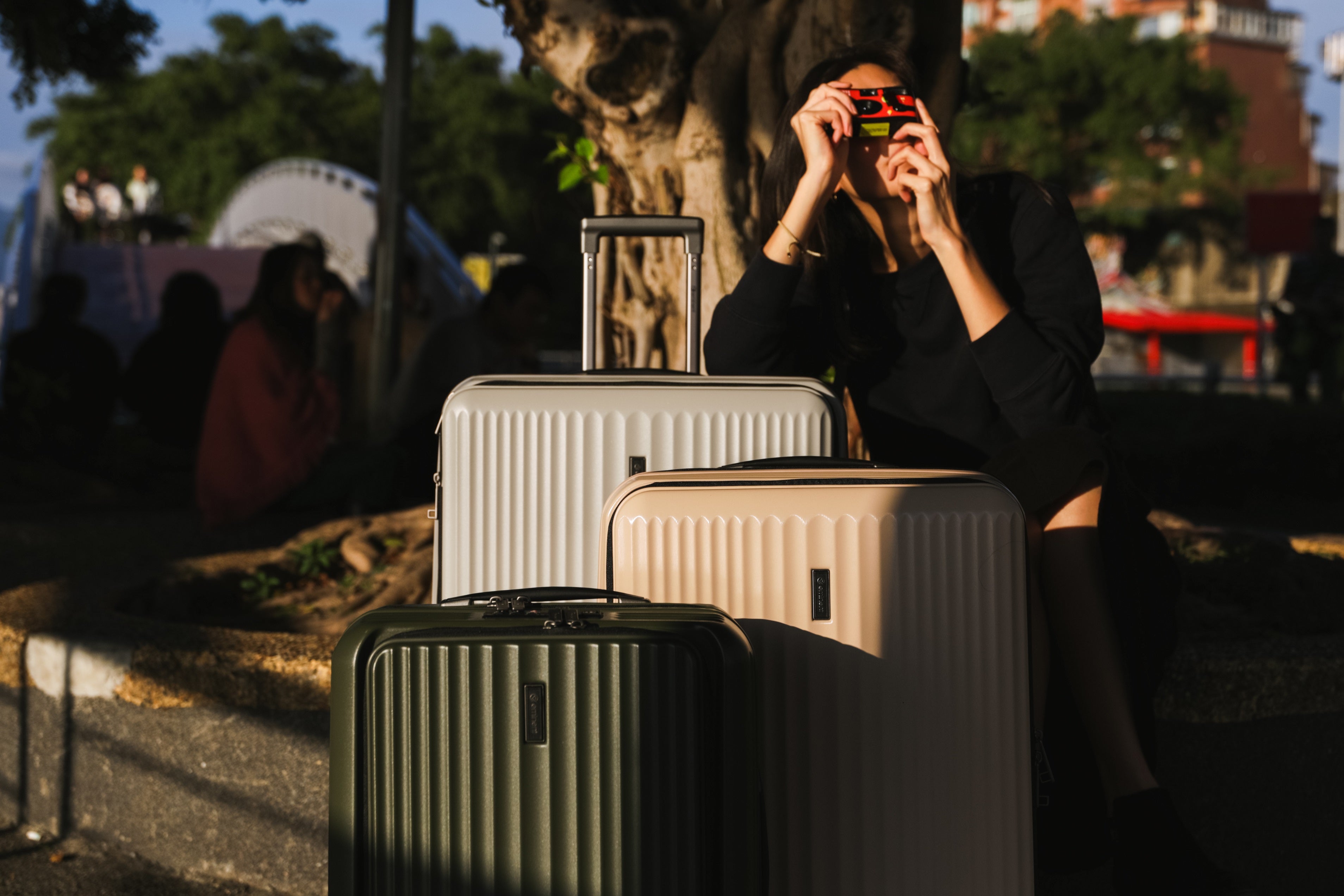 TIPS FOR NAVIGATING AIRPORTS WITH MULTIPLE SUITCASES