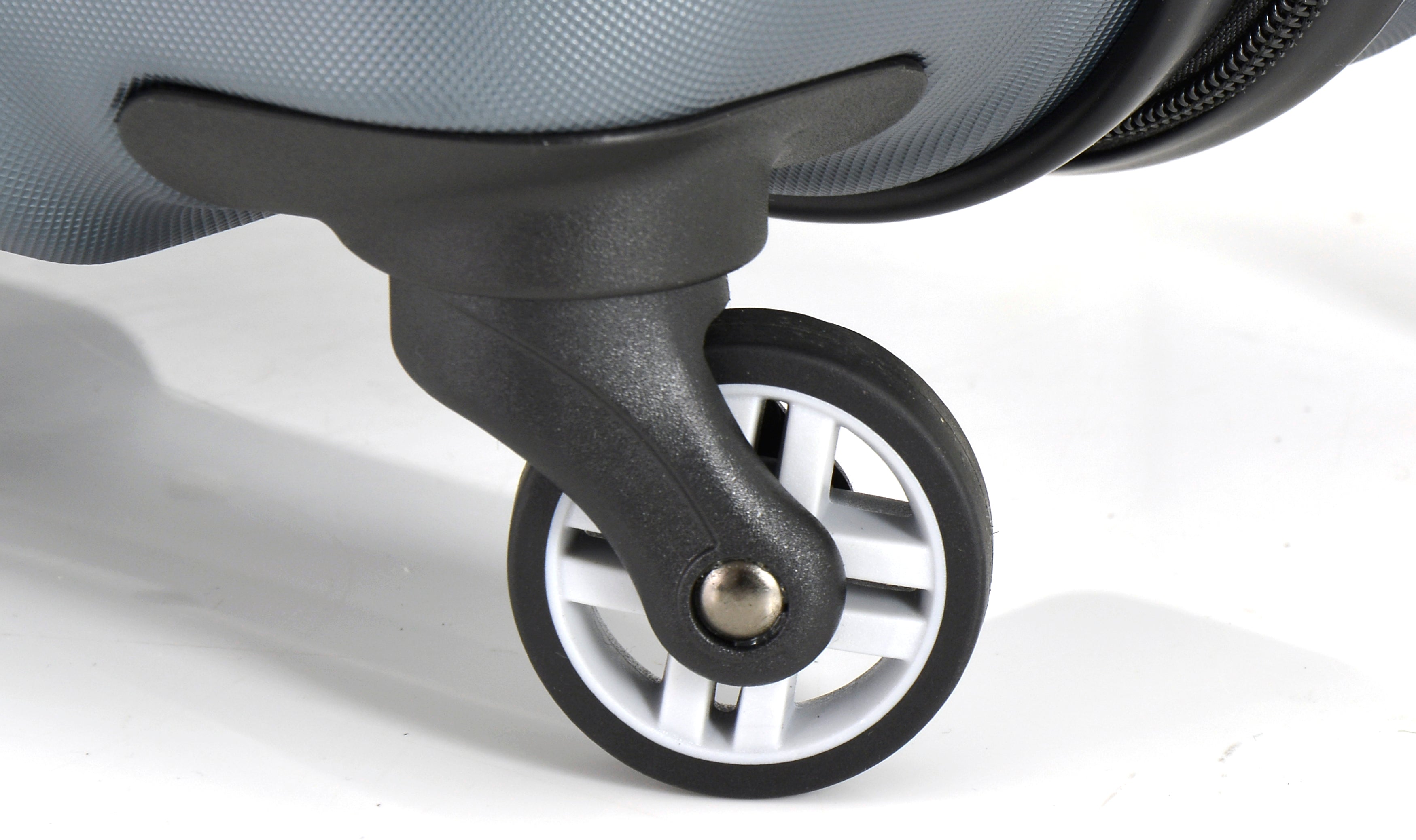 DISCOVER THE EVOLUTION OF WHEELED LUGGAGE