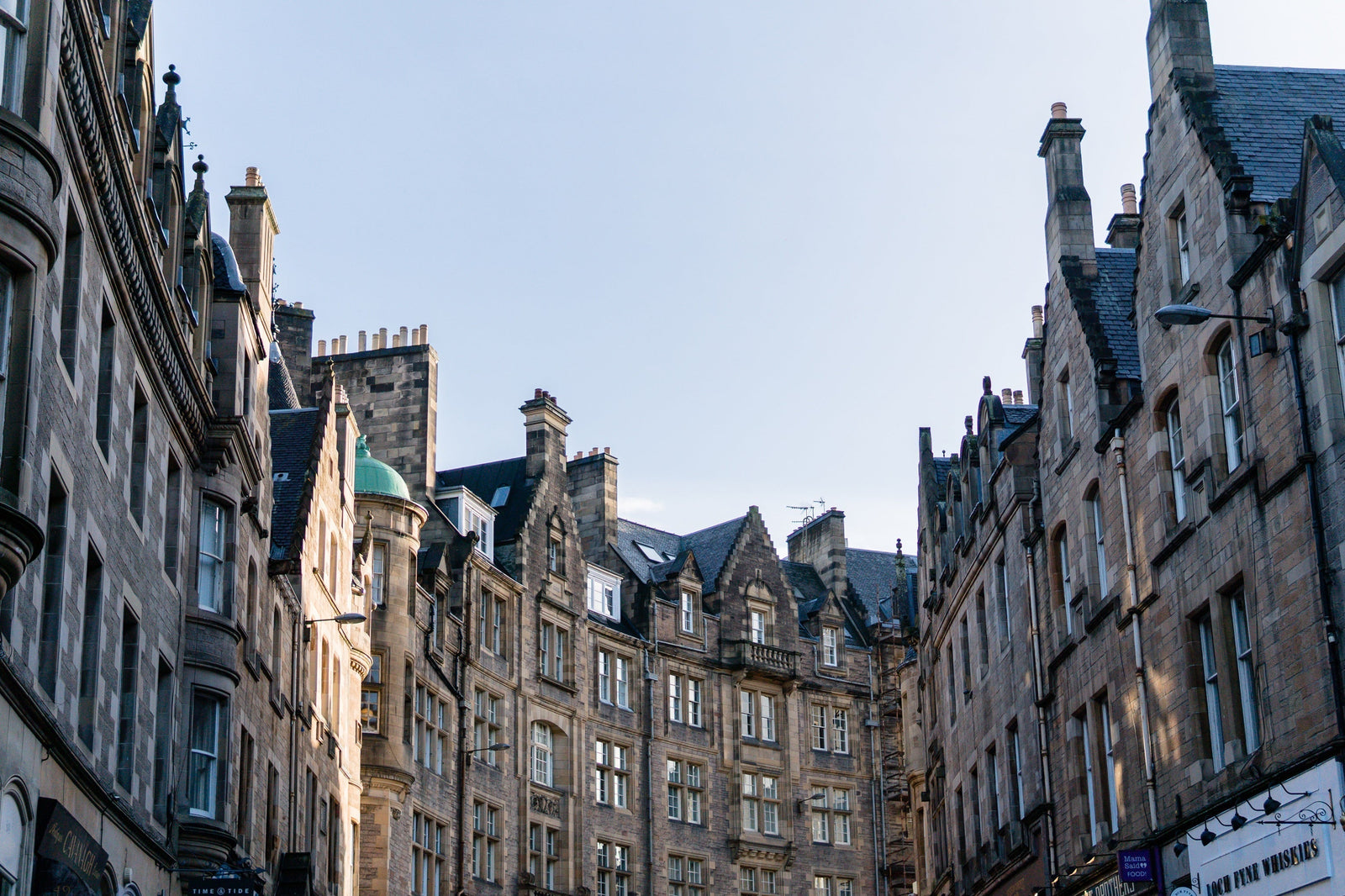 EDINBURGH PACKING LIST: ESSENTIALS FOR SCOTLAND’S CHANGING WEATHER