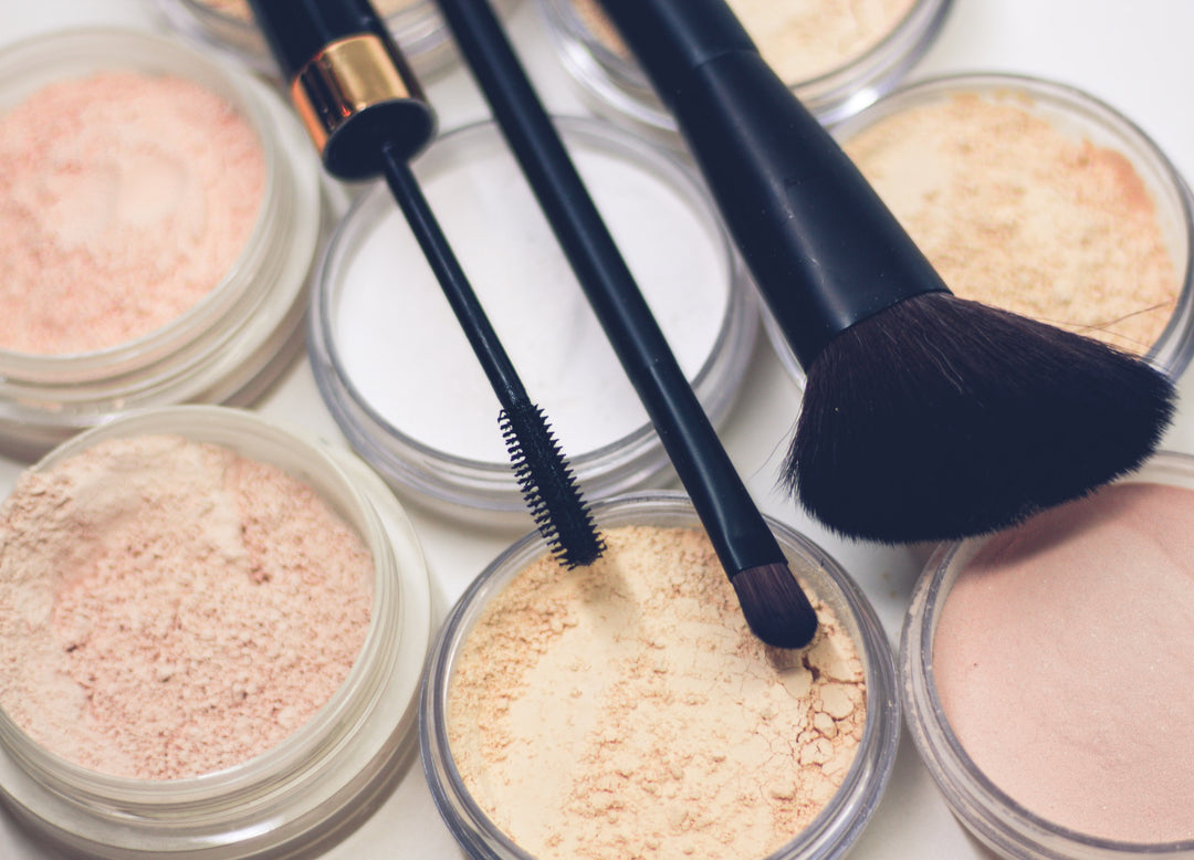 Darf Man Wimperntusche Mit Ins Flugzeug Nehmen Make-up im Flugzeug: Darf man Kosmetik mit ins Flugzeug nehmen